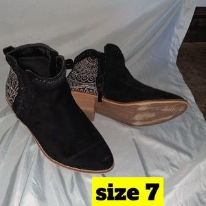 Short booties